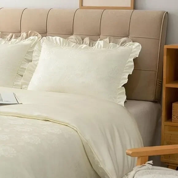 NWT Set of 2 Classic Rose Pattern Damask Decorative Pillow Shams, Ivory. - Picture 1 of 6